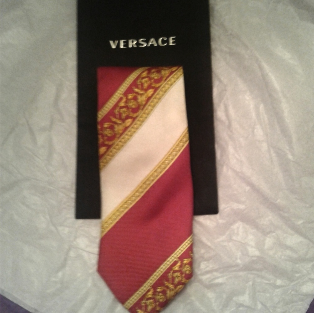 🖼️ Versace Vintage 💯Authentic Tie 🖼️